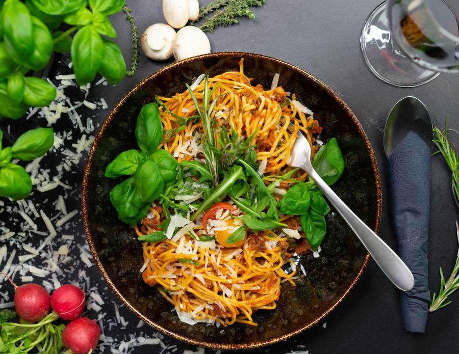 Spaghetti Ragù alla Bolognese mit Parmesan